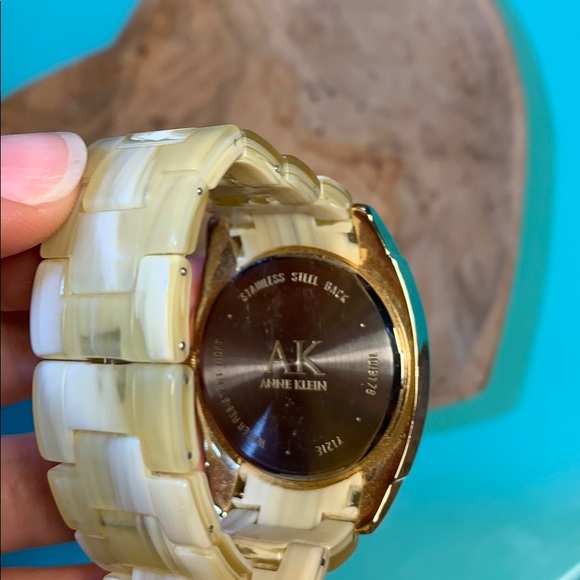 Anne Klein gold watch - Picture 6 of 7